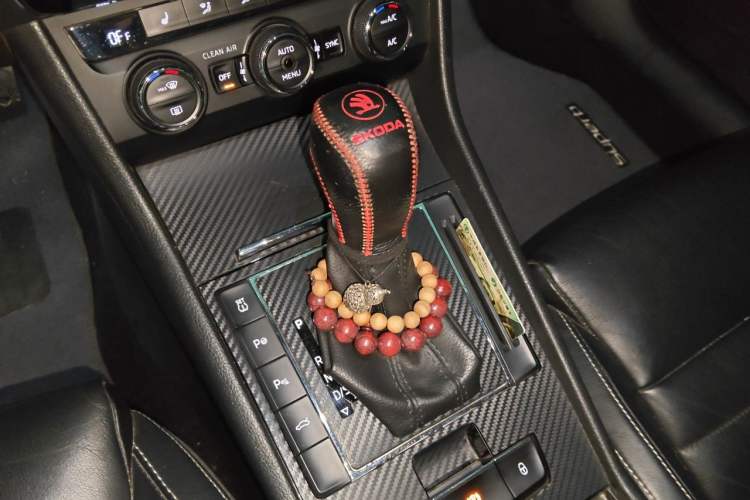 Used Skoda Superb 2016 TSI280 DSG Champion Edition Gear Lever