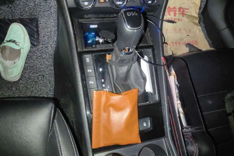 Used Skoda Superb 2016 TSI330 DSG Smart Drive Edition Gear Lever