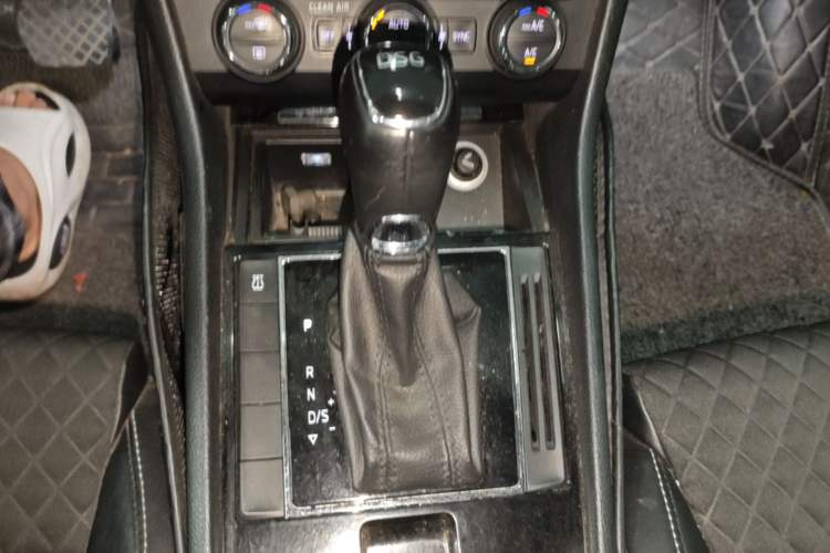 Used Skoda Superb 2016 TSI280 DSG Innovation Edition Gear Lever