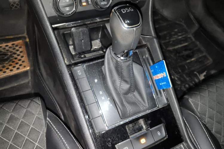 Used Skoda Superb 2016 TSI330 DSG Innovation Edition Gear Lever