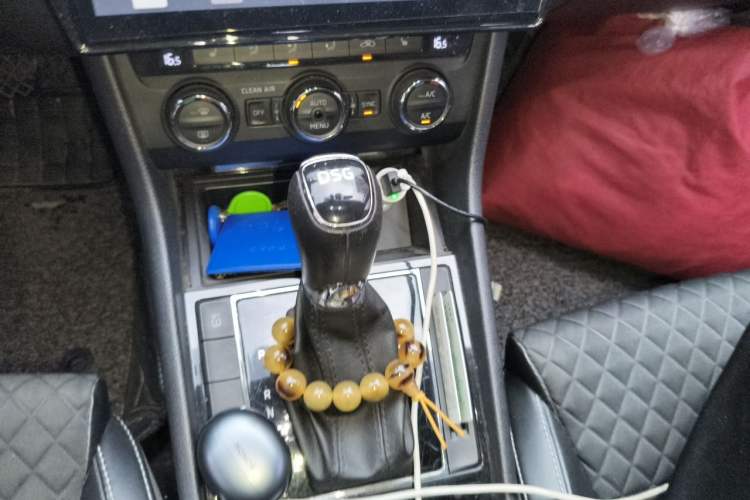 Used Skoda Superb 2016 TSI280 DSG Innovation Edition Gear Lever