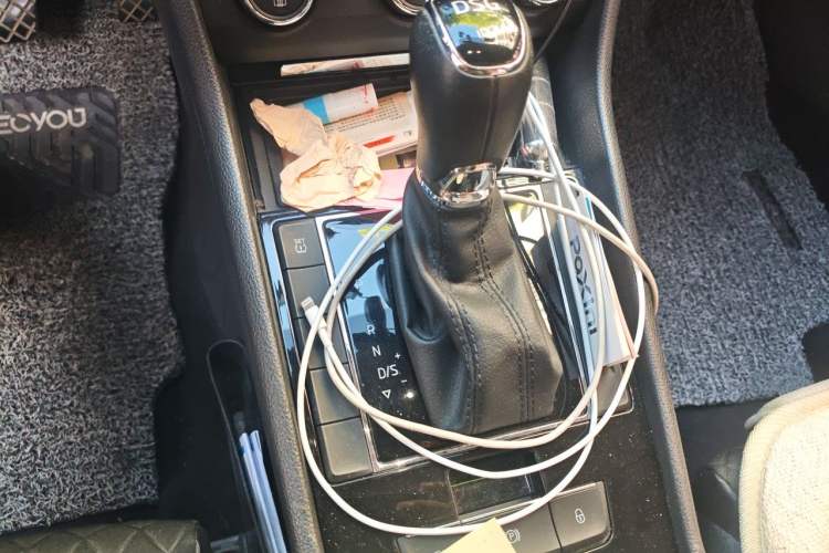 Used Skoda Superb 2016 TSI280 DSG Innovation Edition Gear Lever