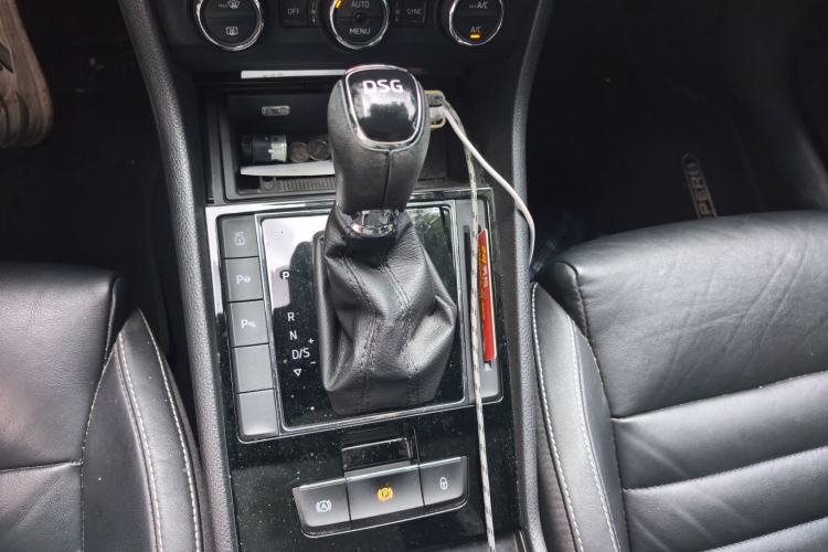 Used Skoda Superb 2016 TSI330 DSG Smart Drive Edition Gear Lever