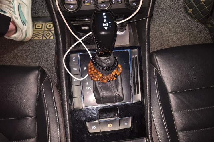 Used Skoda Superb 2016 TSI330 DSG Smart Drive Edition Gear Lever