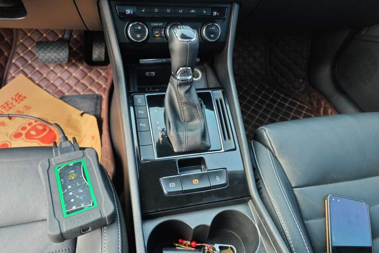 Used Skoda Superb 2016 TSI330 DSG Smart Drive Edition Gear Lever