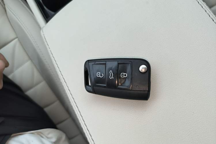 Used Skoda Superb 2016 TSI330 DSG Smart Drive Edition Interior 1