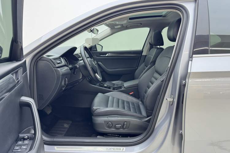 Used Skoda Superb 2016 TSI330 DSG Smart Drive Edition Interior 1