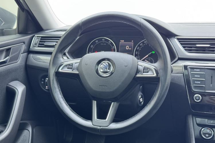 Used Skoda Superb 2016 TSI330 DSG Smart Drive Edition Interior 3