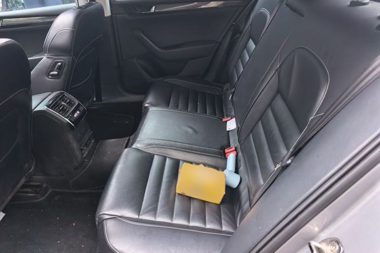 Used Skoda Superb 2016 TSI330 DSG Smart Drive Edition Interior 4