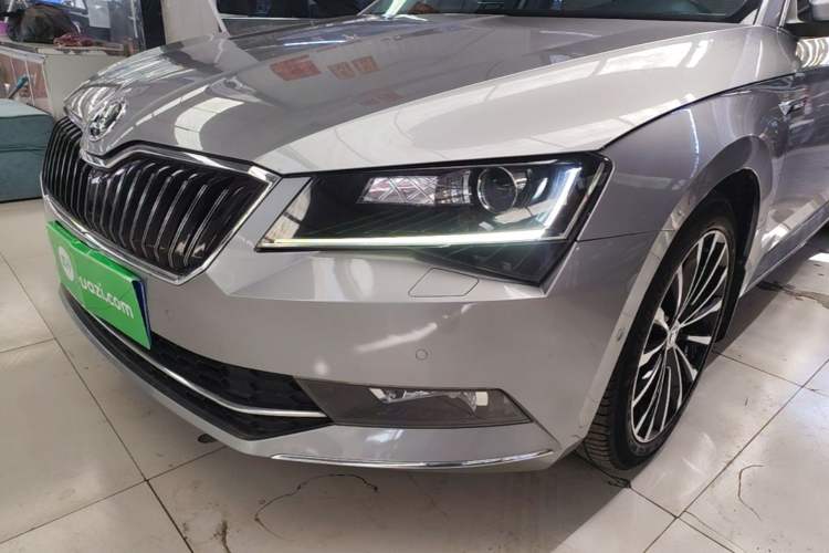 Used Skoda Superb 2016 TSI330 DSG Smart Drive Edition Left Front Headlight