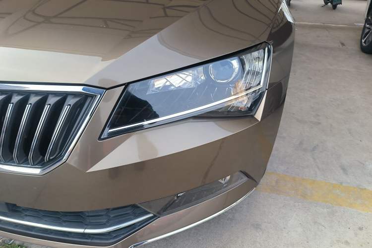 Used Skoda Superb 2016 TSI330 DSG Innovation Edition Left Front Headlight