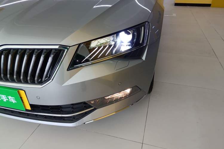Used Skoda Superb 2016 TSI330 DSG Smart Drive Edition Left Front Headlight
