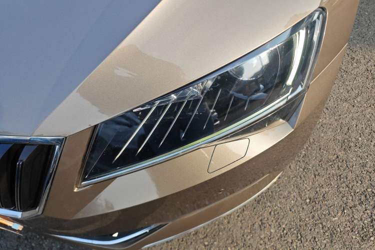 Used Skoda Superb 2016 TSI330 DSG Smart Drive Edition Left Front Headlight