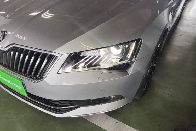 Used Skoda Superb 2016 TSI330 DSG Smart Drive Edition Left Front Headlight