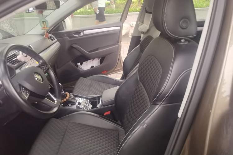Used Skoda Superb 2016 TSI330 DSG Innovation Edition Left Front Seat
