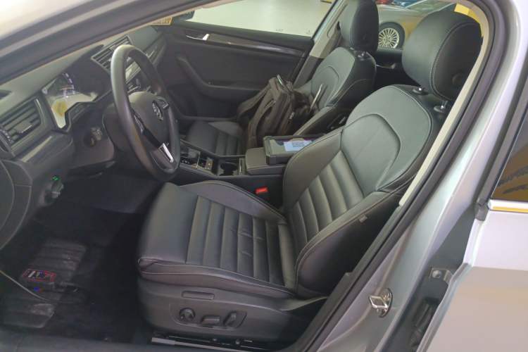 Used Skoda Superb 2016 TSI330 DSG Smart Drive Edition Left Front Seat