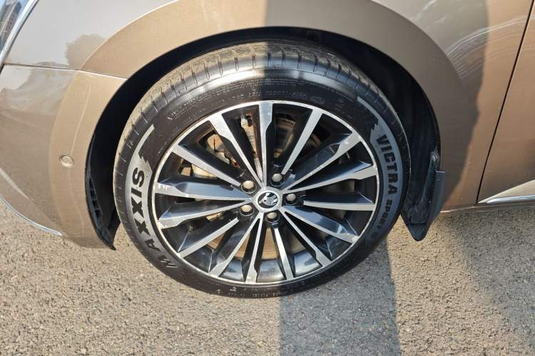 Used Skoda Superb 2016 TSI330 DSG Smart Drive Edition Left Front Wheel Hub