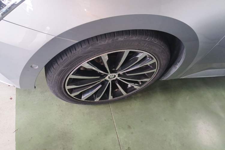 Used Skoda Superb 2016 TSI330 DSG Smart Drive Edition Left Front Wheel Hub