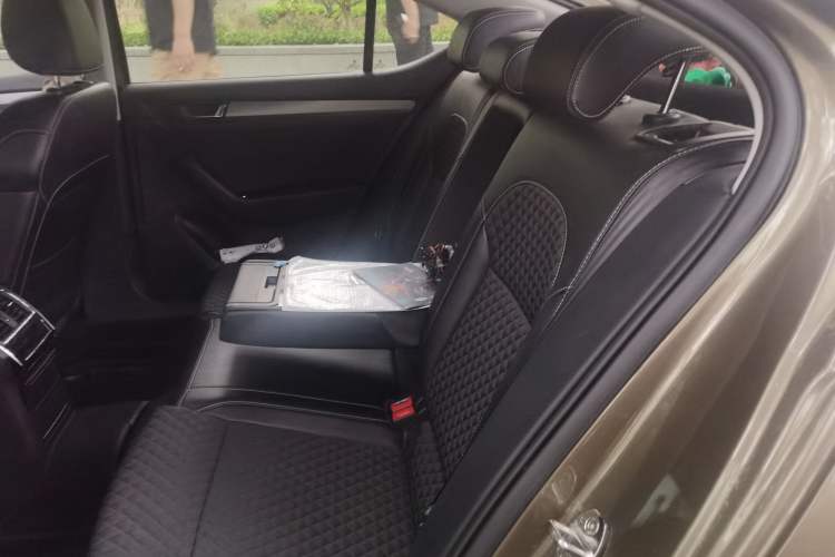 Used Skoda Superb 2016 TSI330 DSG Innovation Edition Left Rear Seat