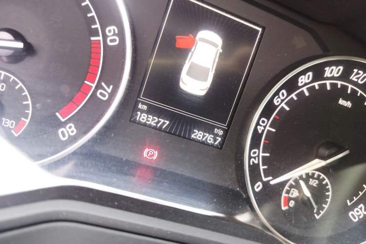 Used Skoda Superb 2016 TSI330 DSG Smart Drive Edition Odometer Close Up