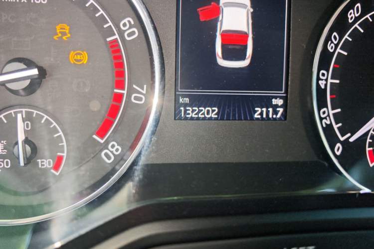 Used Skoda Superb 2016 TSI280 DSG Innovation Edition Odometer Close Up