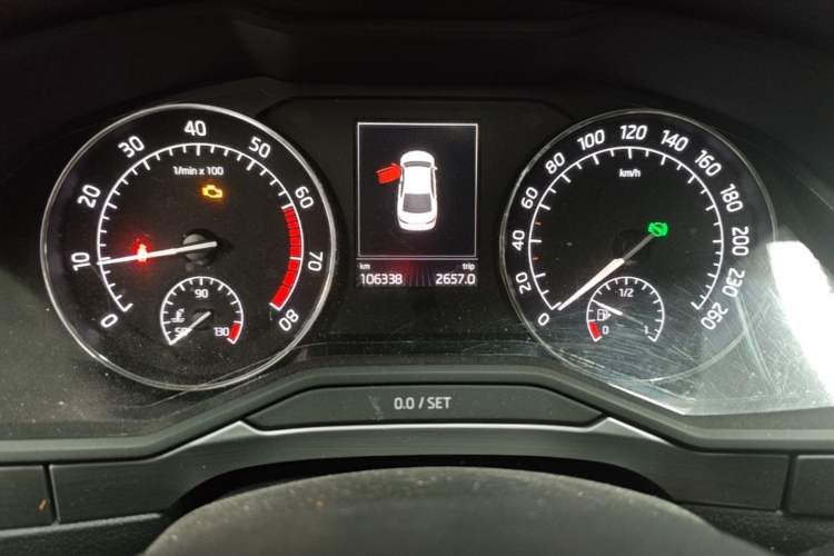 Used Skoda Superb 2016 TSI280 DSG Innovation Edition Odometer Close Up