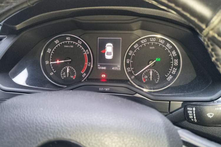 Used Skoda Superb 2016 TSI280 DSG Innovation Edition Odometer Close Up