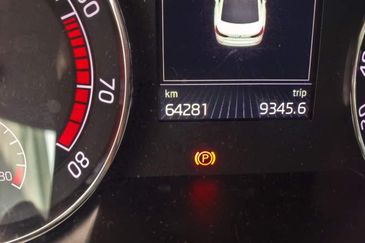Used Skoda Superb 2016 TSI330 DSG Smart Drive Edition Odometer Close Up