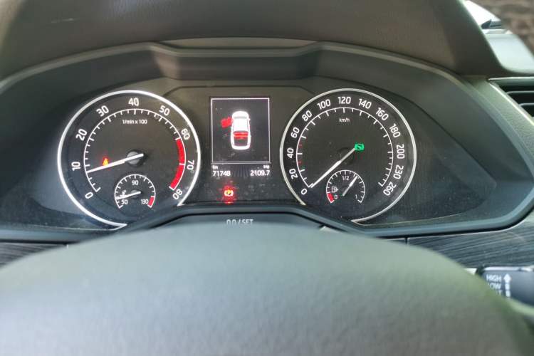 Used Skoda Superb 2016 TSI330 DSG Smart Drive Edition Odometer Close Up