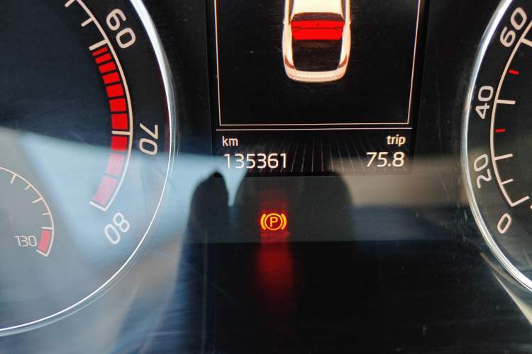 Used Skoda Superb 2016 TSI330 DSG Smart Drive Edition Odometer Close Up