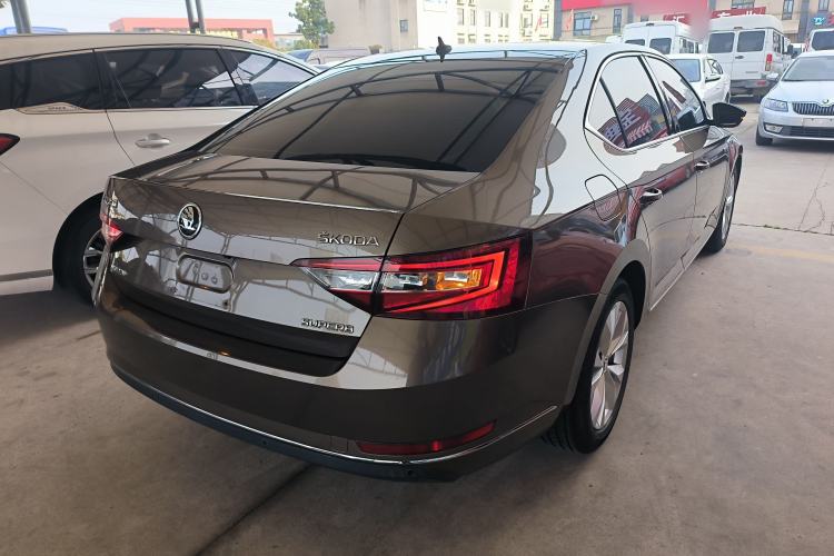 Used Skoda Superb 2016 TSI330 DSG Innovation Edition Rear Right 45 Deg