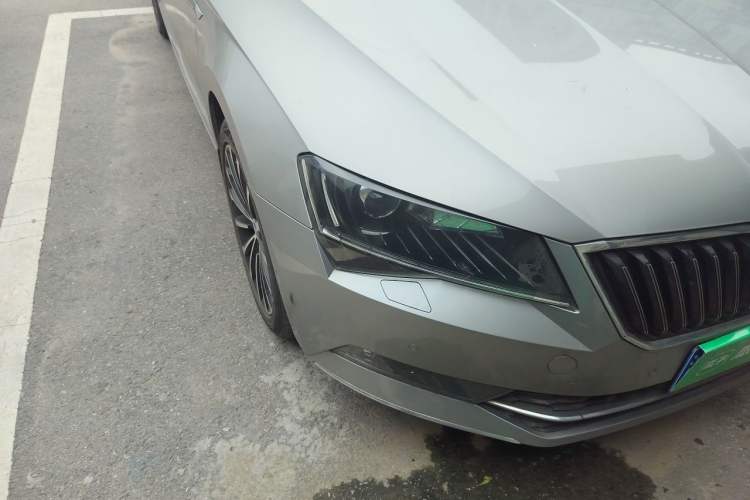 Used Skoda Superb 2016 TSI330 DSG Smart Drive Edition Right Front Headlight