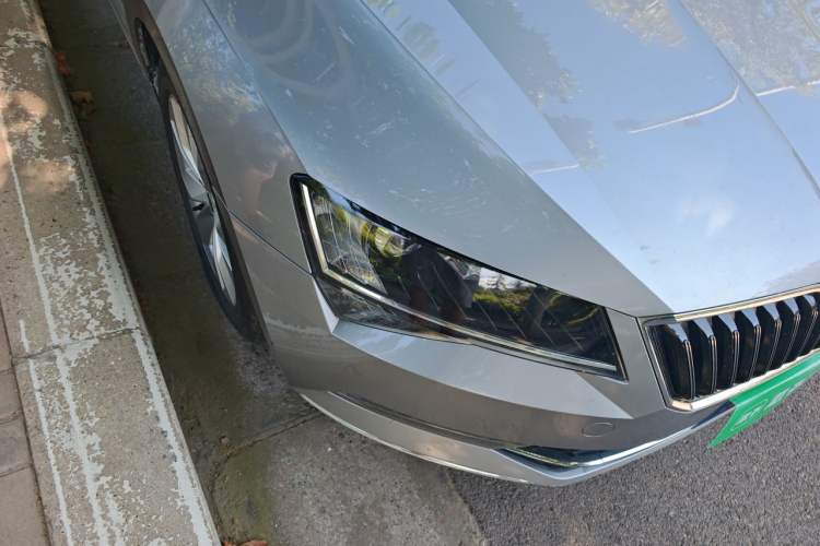 Used Skoda Superb 2016 TSI280 DSG Innovation Edition Right Front Headlight