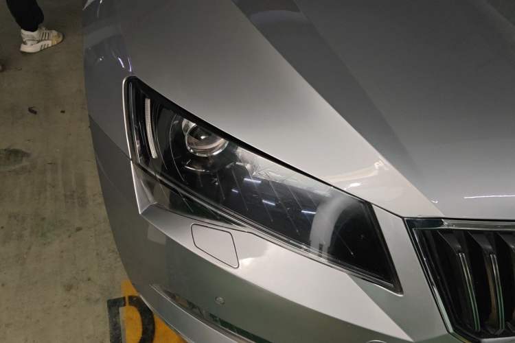 Used Skoda Superb 2016 TSI280 DSG Champion Edition Right Front Headlight