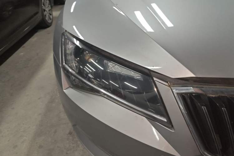 Used Skoda Superb 2016 TSI280 DSG Innovation Edition Right Front Headlight