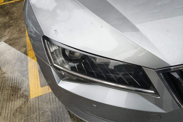 Used Skoda Superb 2016 TSI280 DSG Innovation Edition Right Front Headlight