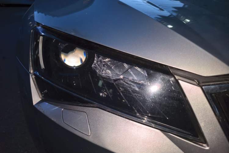 Used Skoda Superb 2016 TSI330 DSG Smart Drive Edition Right Front Headlight