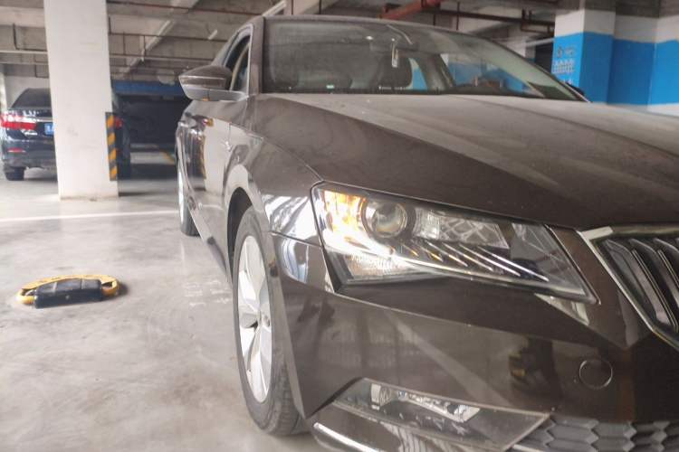 Used Skoda Superb 2016 TSI280 DSG Innovation Edition Right Front Headlight