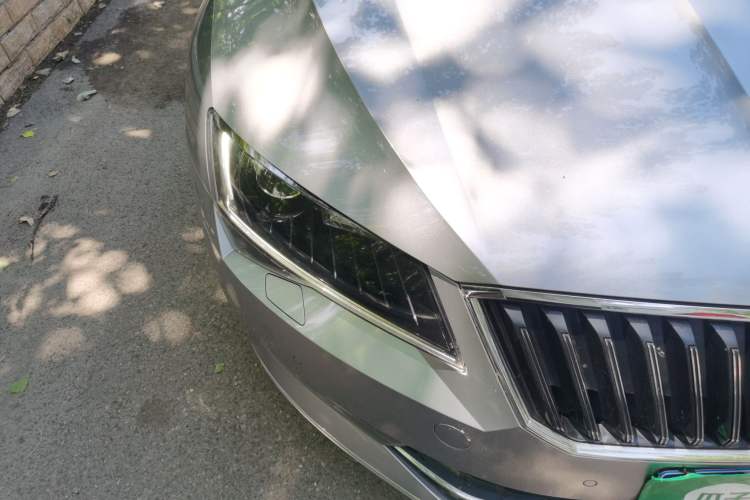 Used Skoda Superb 2016 TSI330 DSG Smart Drive Edition Right Front Headlight