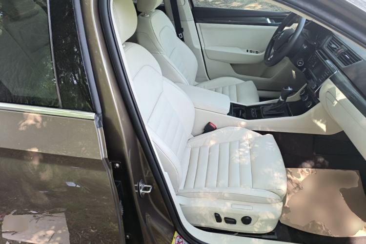 Used Skoda Superb 2016 TSI330 DSG Smart Drive Edition Right Front Seat