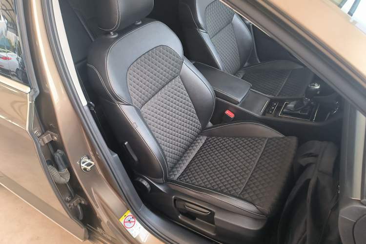 Used Skoda Superb 2016 TSI330 DSG Innovation Edition Right Front Seat