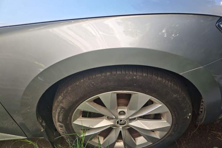 Used Skoda Superb 2016 TSI280 DSG Innovation Edition Right Front Wheel Hub