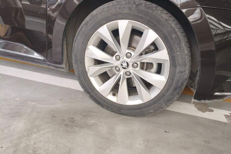 Used Skoda Superb 2016 TSI280 DSG Innovation Edition Right Front Wheel Hub