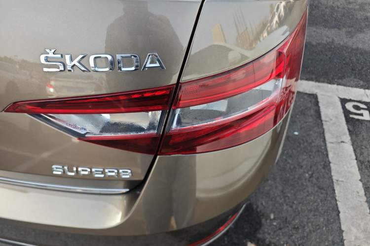 Used Skoda Superb 2016 TSI330 DSG Smart Drive Edition Right Rear Taillight