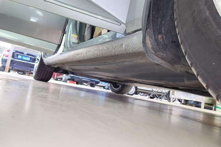 Used Skoda Superb 2016 TSI330 DSG Smart Drive Edition Right Side Sill
