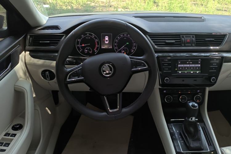 Used Skoda Superb 2016 TSI330 DSG Smart Drive Edition Steering Wheel