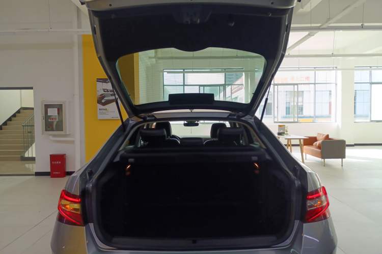 Used Skoda Superb 2016 TSI330 DSG Smart Drive Edition Trunk
