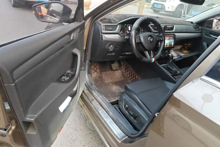 Used Skoda Superb 2016 TSI330 DSG Innovation Edition Driver Seat