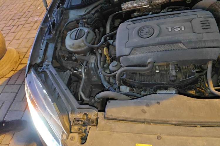 Used Skoda Superb 2016 TSI330 DSG Innovation Edition Engine Bay Right