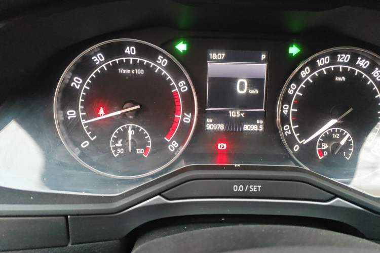 Used Skoda Superb 2016 TSI330 DSG Innovation Edition Odometer Close Up